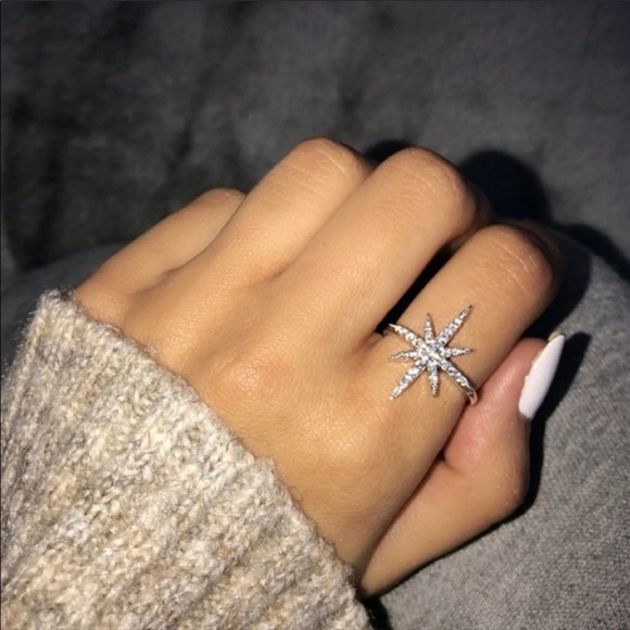 ¥ NEW 18K White Gold Diamond Shooting Star Ring - Picture 3 of 7